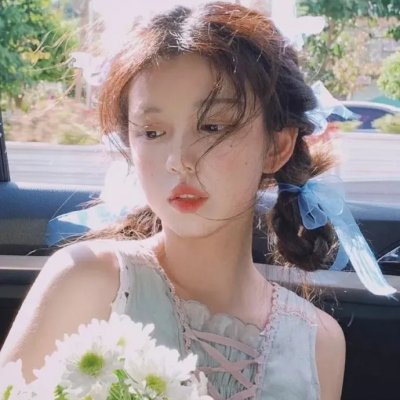 高墙、黑色与帅小伙